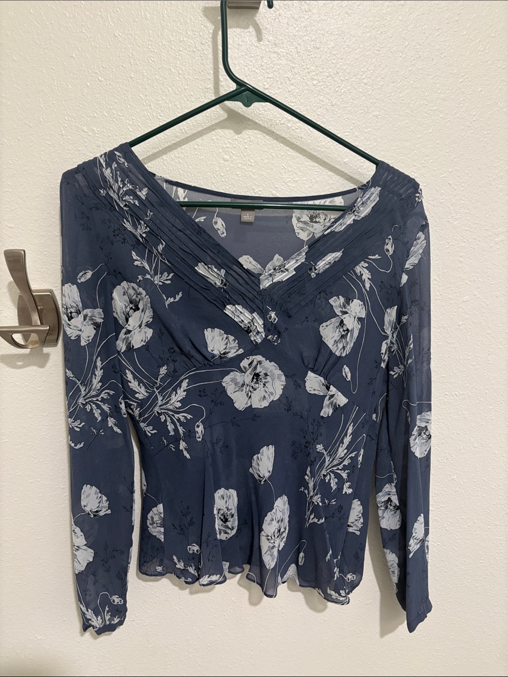 Ann Taylor Navy Blue Floral V-Neck Long Sleeve Blouse